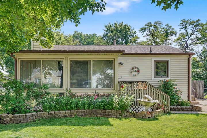 Property Photo: 1309 E 28th Street IA 50317