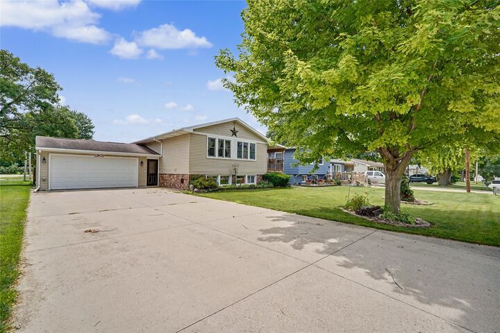 Property Photo: 1901 Estella Street IA 50220