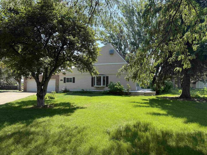 Property Photo: 9523 Canal Rd NE 69101