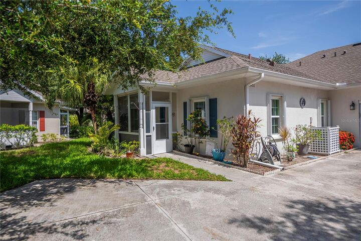 Property Photo: 1470 Red Oak Lane FL 33948
