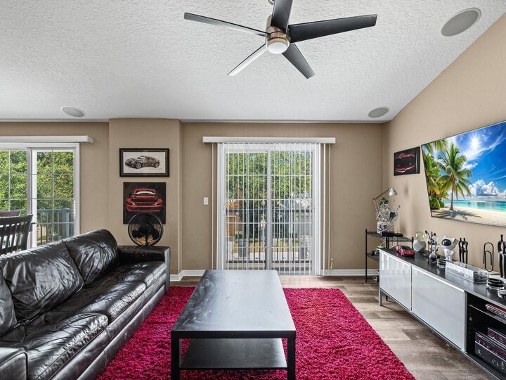 Property Photo:  6774 Breezy Palm Drive  FL 33578 