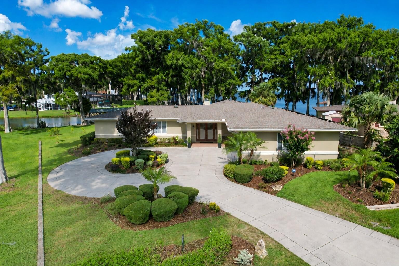 Property Photo: 1000 Loves Point Drive FL 34748