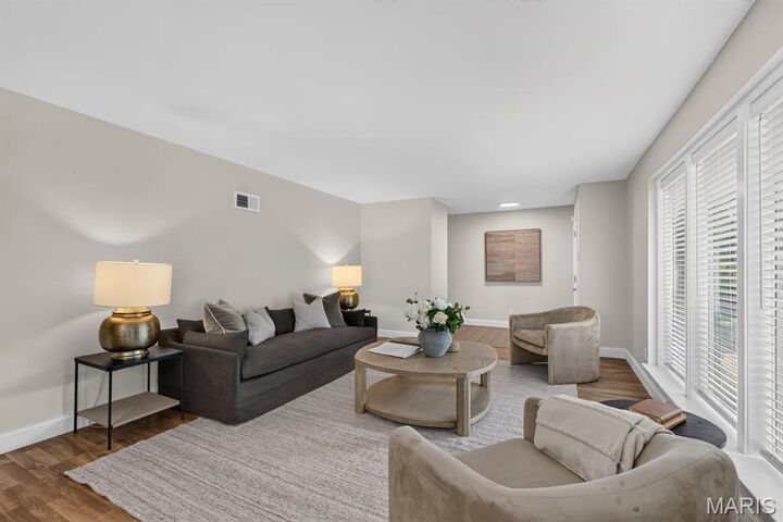 Property Photo: 9 Green Oaks Drive MO 63132