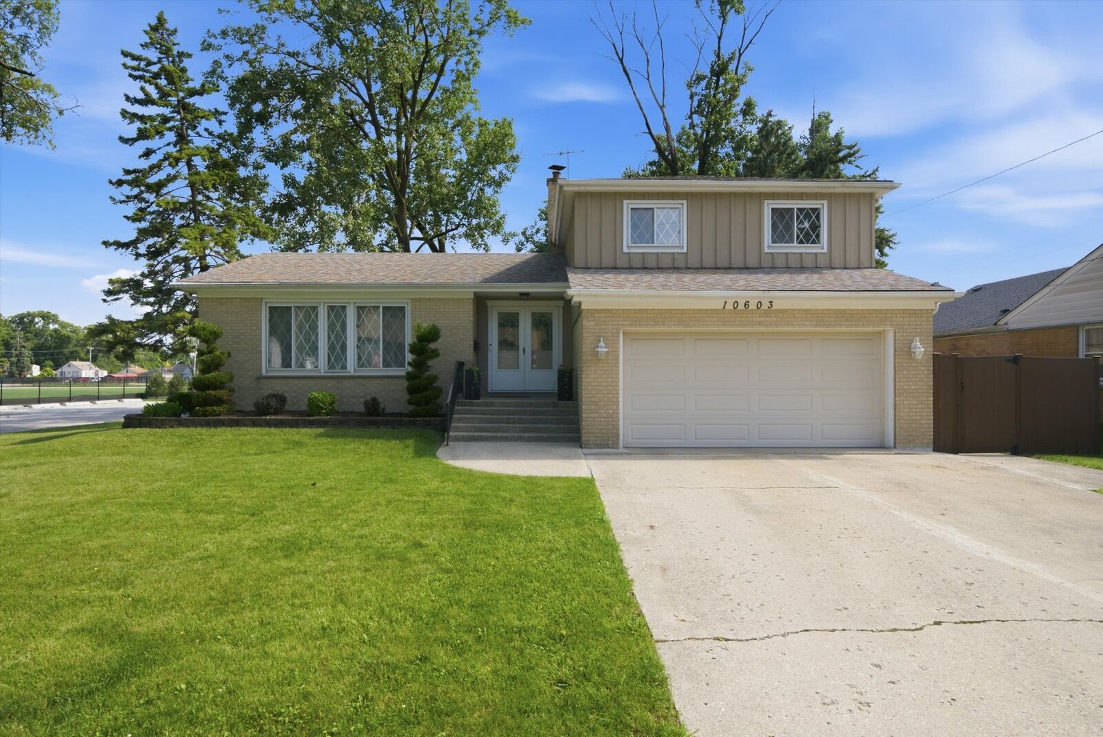 Property Photo: 10603 Drummond Place IL 60164
