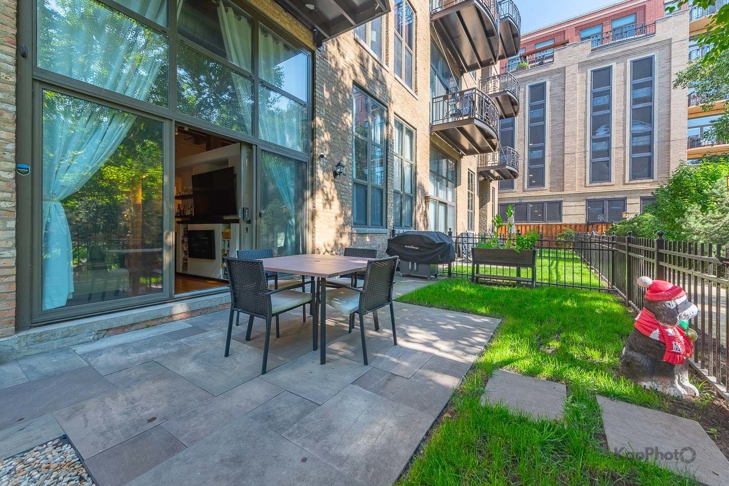 Property Photo:  1330 W Monroe Street 108  IL 60607 