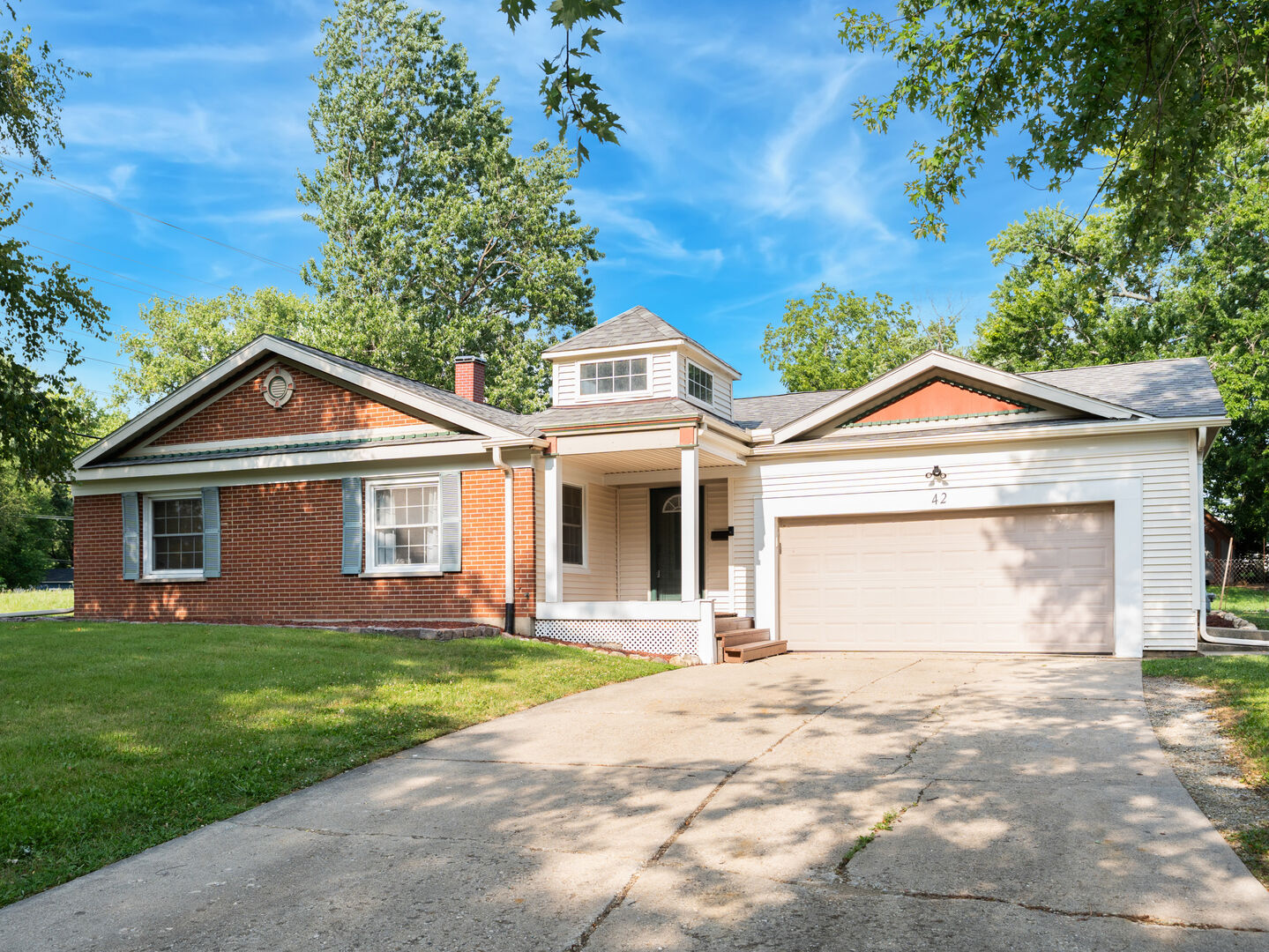 Property Photo:  42 Circle Dr W  IL 60538 