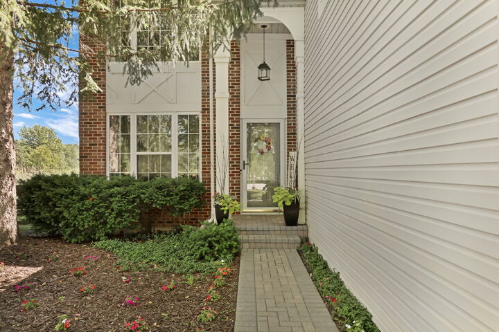 Property Photo: 319 Deer Lake Drive IL 60030