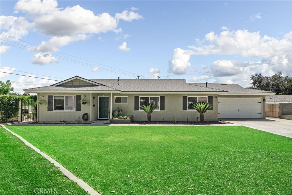 Property Photo: 609 Cardinal Lane CA 92374