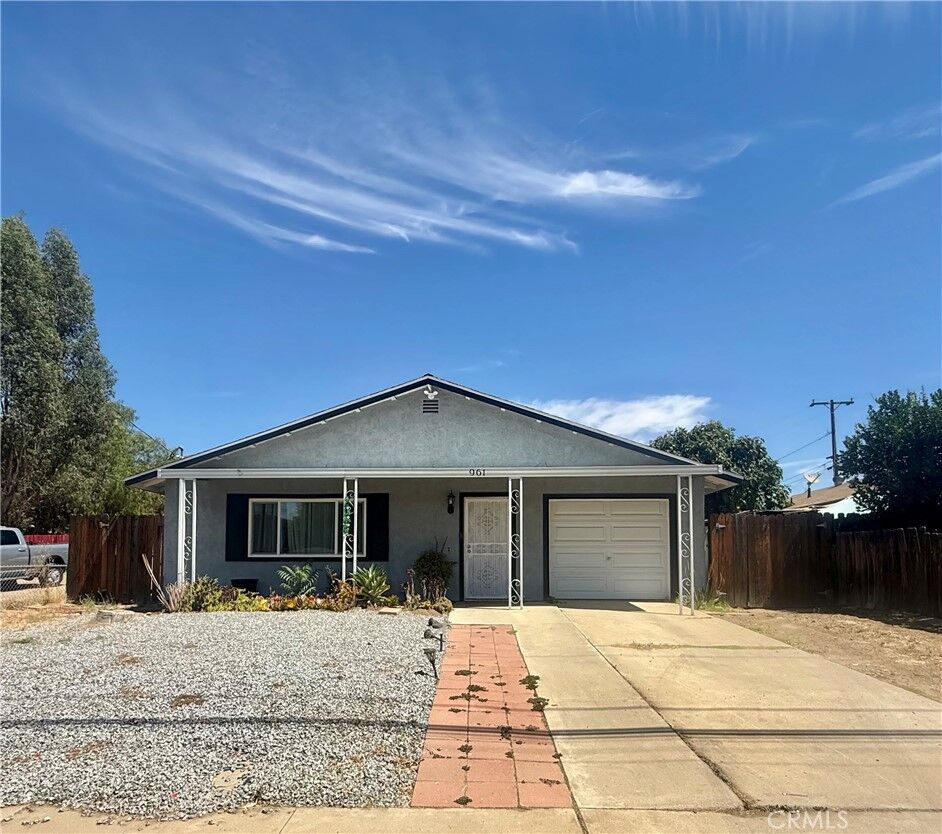 Property Photo: 961 Park CA 92530