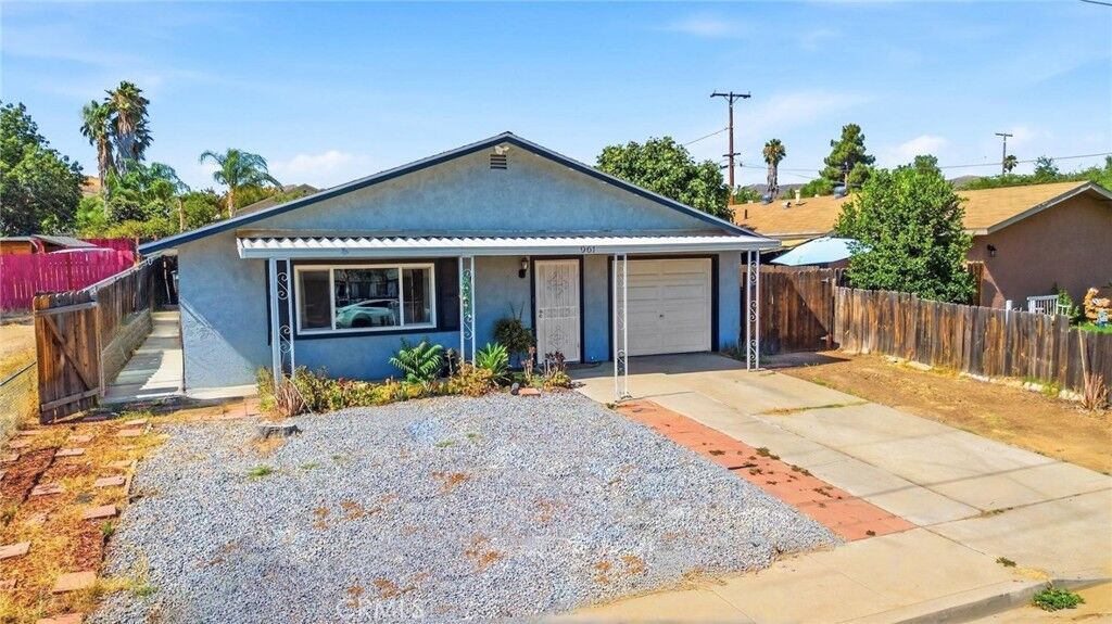 Property Photo: 961 Park CA 92530
