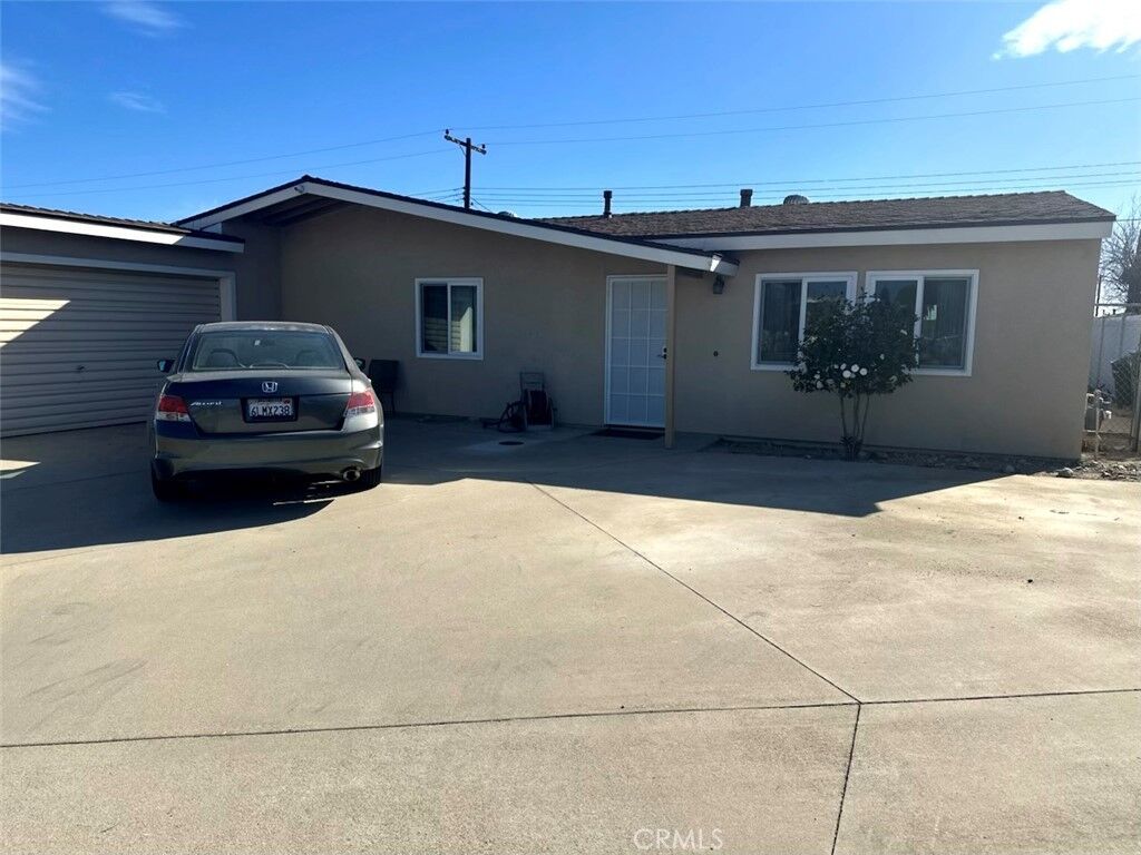 Property Photo:  329 Hawthorne  CA 92376 