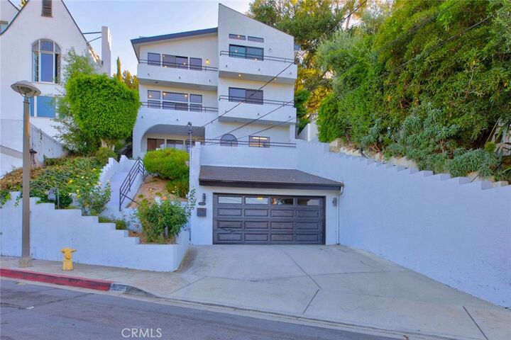 Property Photo: 1425 Columbia Dr CA 91205