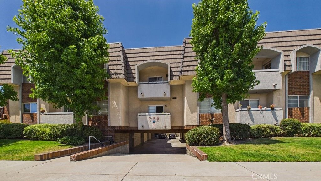 Property Photo:  735 W California 102  CA 91203 