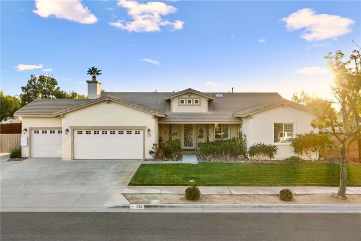 Property Photo:  729 Smith  CA 92544 