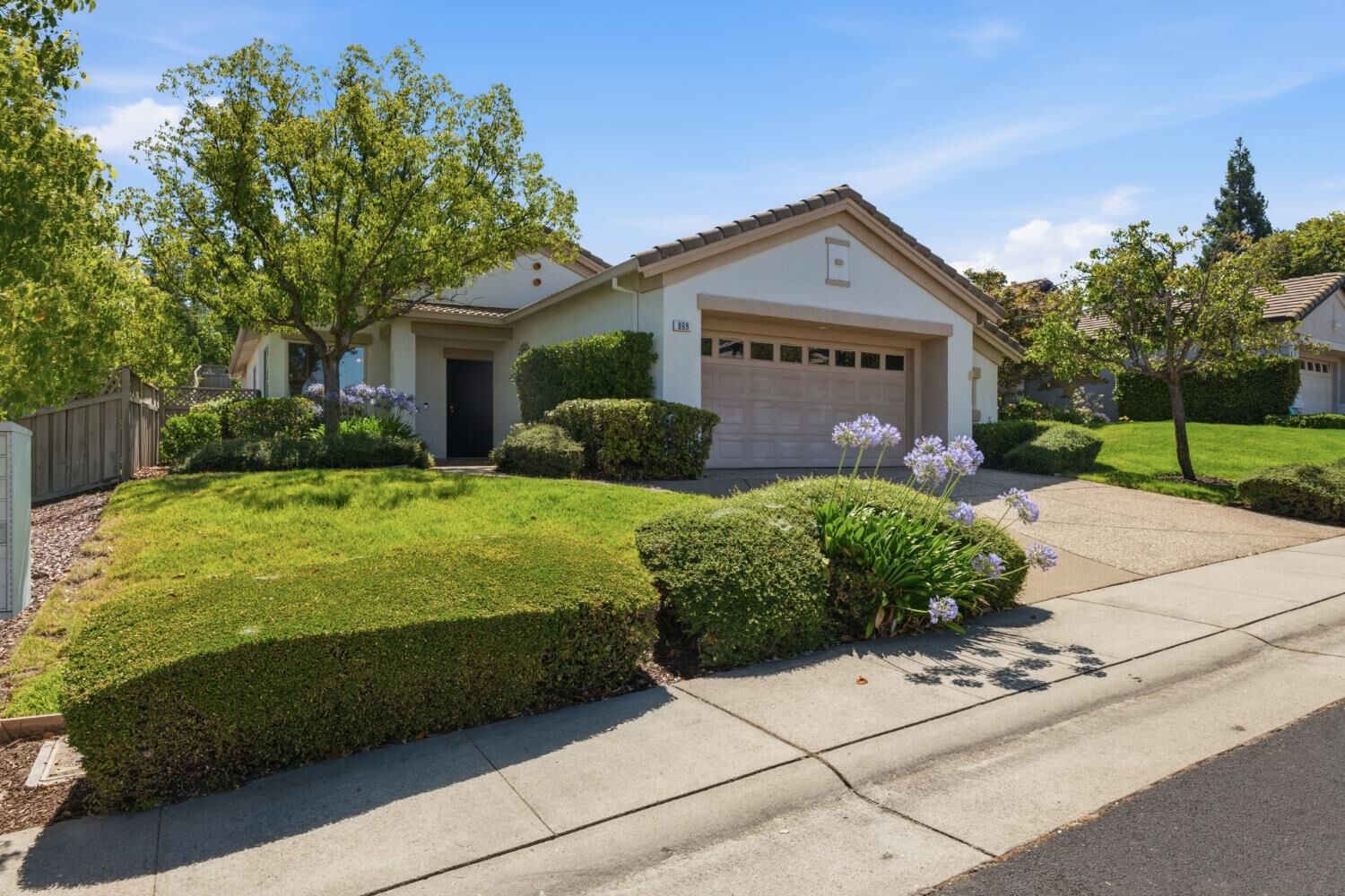 Property Photo:  869 Greenridge Court  CA 95648 