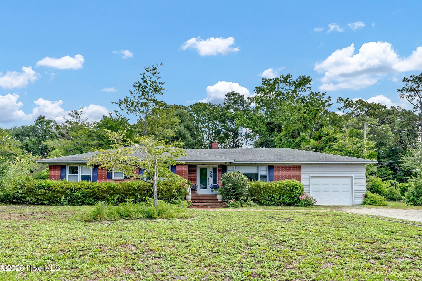 Property Photo:  309 Longstreet Drive  NC 28412 