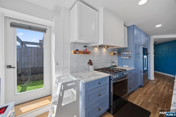Property Photo: 205 10th Street 6X NJ 07302