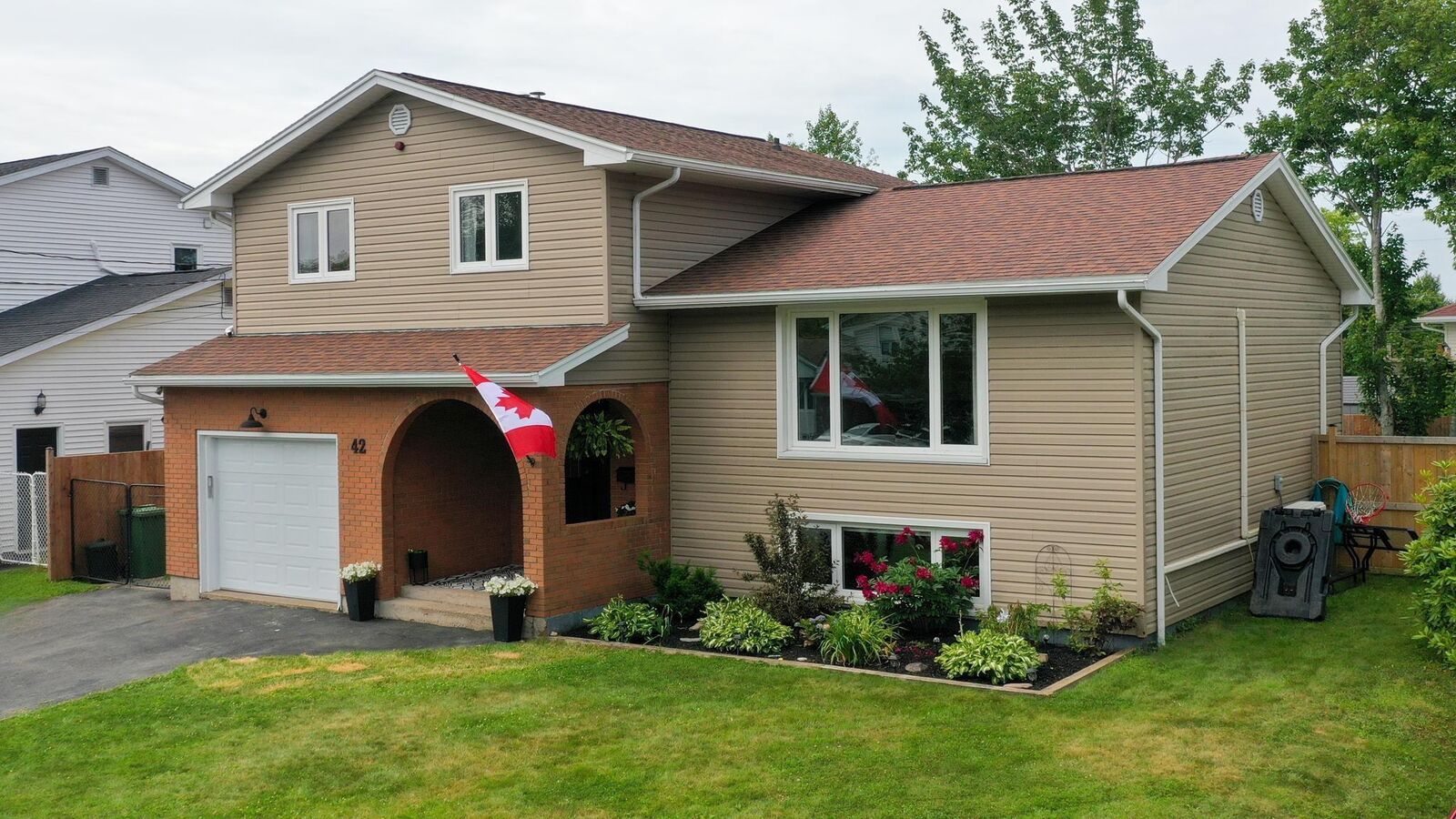 Property Photo: 42 Cedar Crescent NS B2V 1Y6