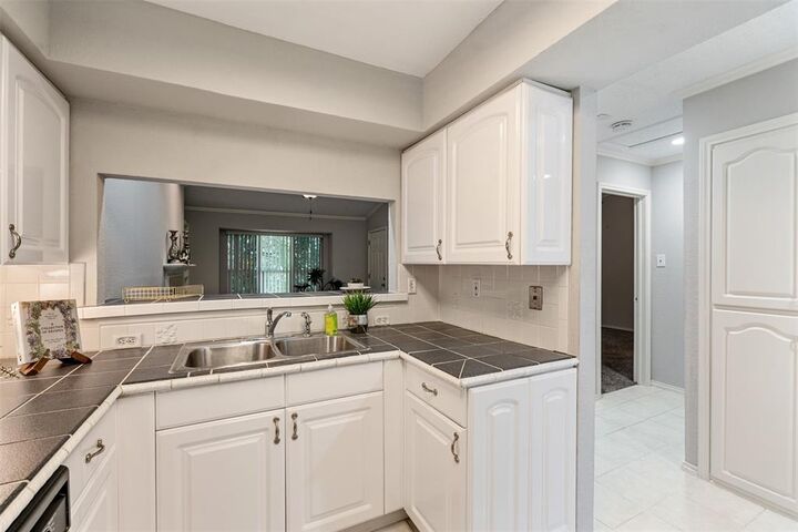 Property Photo: 2732 Copper Creek Drive 202 TX 76006