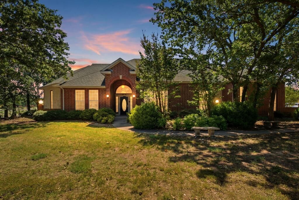 Property Photo: 9439 Saint Johns Court TX 76258