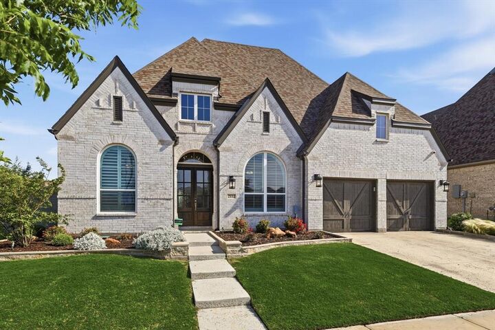 Property Photo: 2112 Strolling Way TX 76226