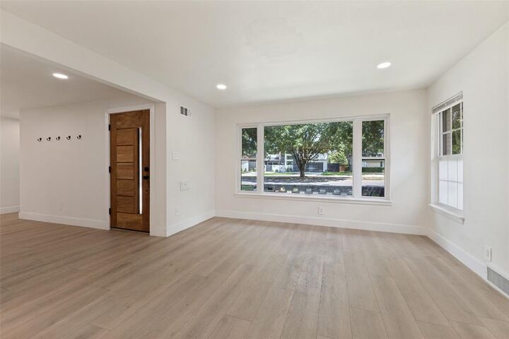 Property Photo: 7219 E Mockingbird Lane TX 75214
