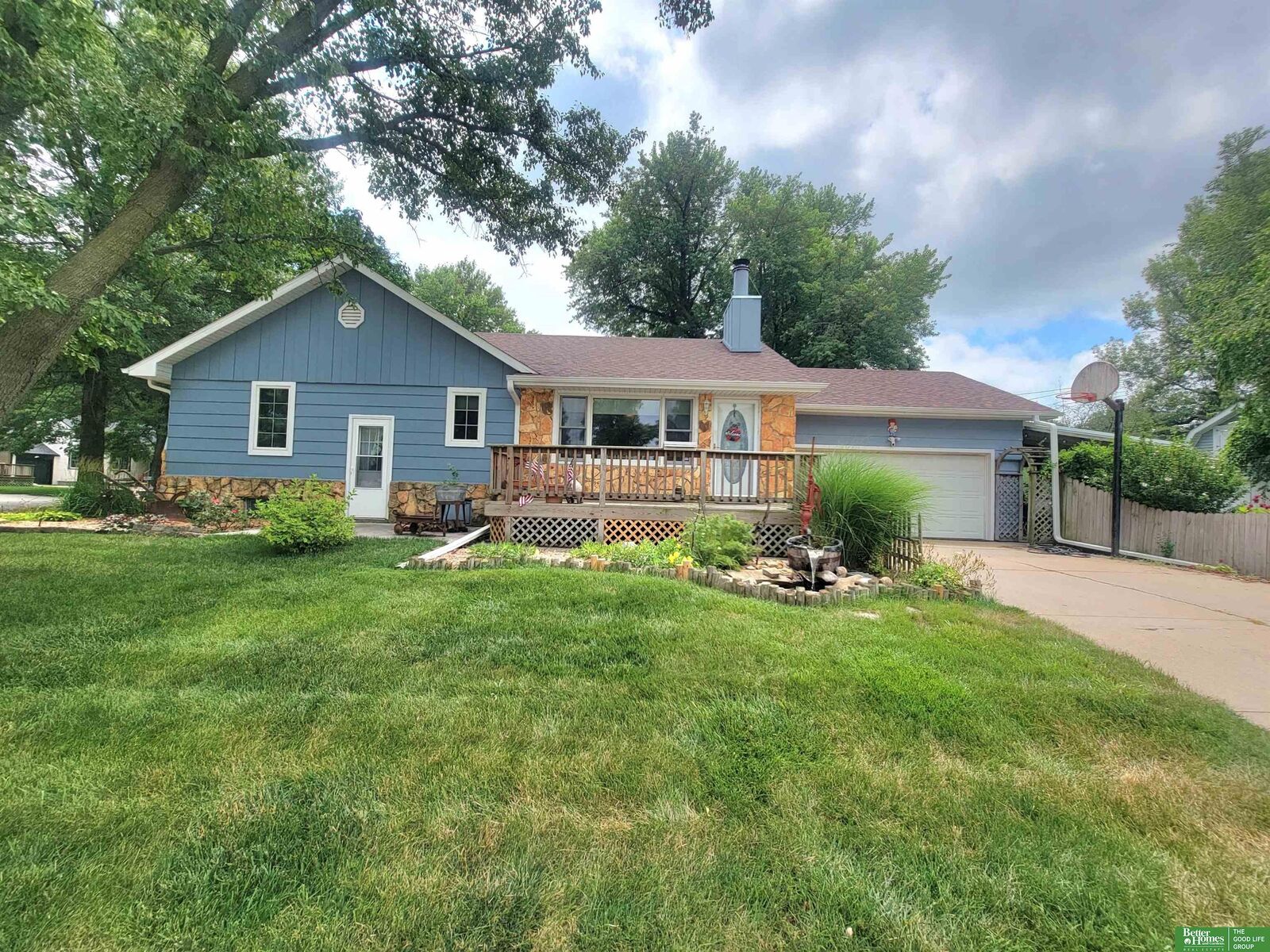 Property Photo: 1331 N Kiplinger Avenue NE 68467