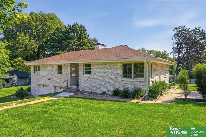 Property Photo:  2615 S 99th Avenue  NE 68124 