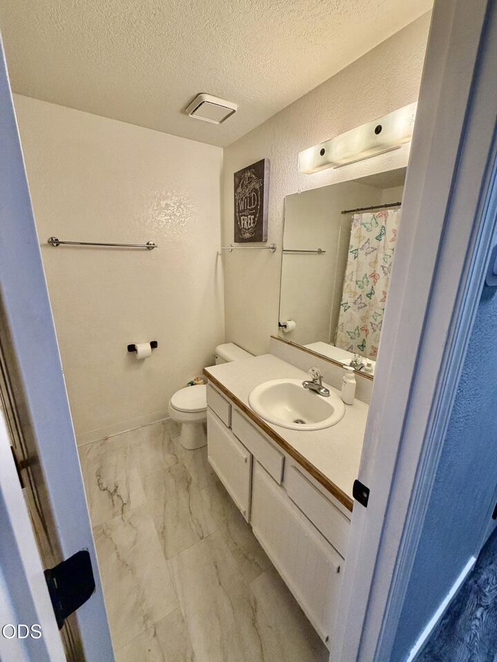 Property Photo:  1131 Merryman Drive  OR 97603 