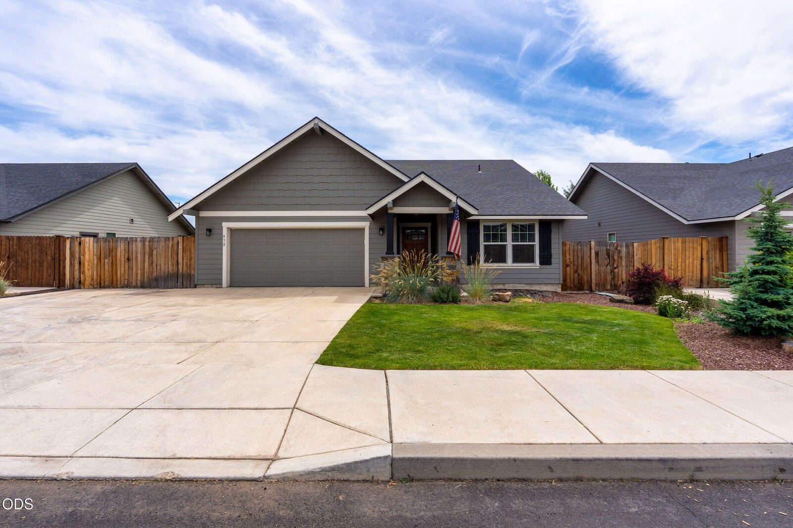 Property Photo:  432 NE Oak Avenue  OR 97756 