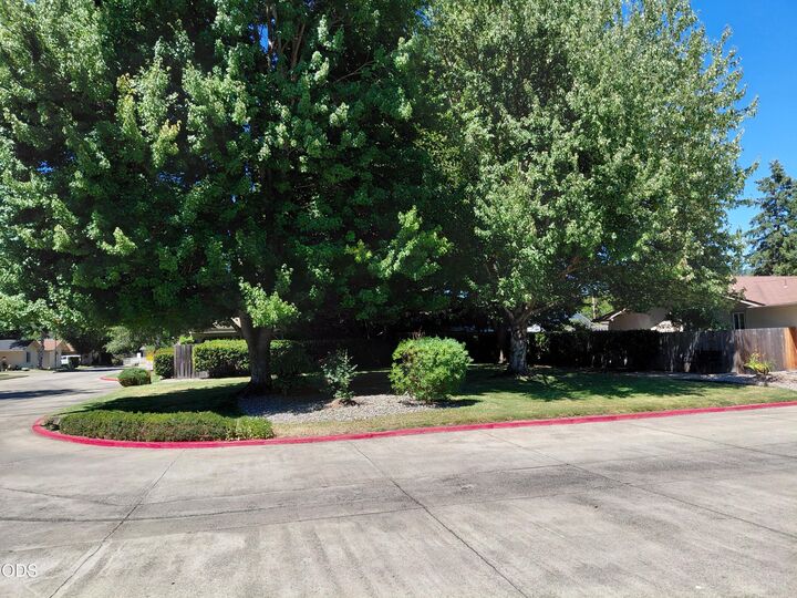 Property Photo: 640 SW Sunwood Way OR 97526