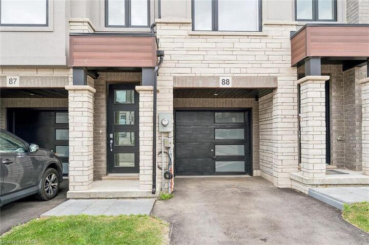 Property Photo:  155 Equestrian Way 88  ON N3E 0E8 