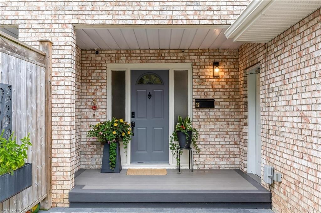 Property Photo:  12 Woods End  ON N3R 6M8 
