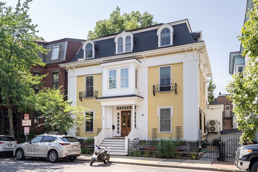 Property Photo:  11 Magazine B  MA 02139 