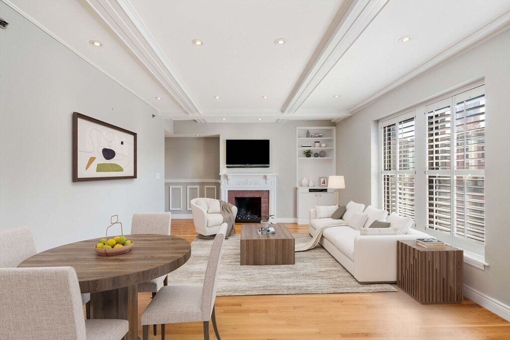 Property Photo:  10 Charlesgate East 502  MA 02215 