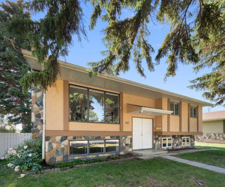Property Photo: 427 Queensland Road SE AB T2J 3S5