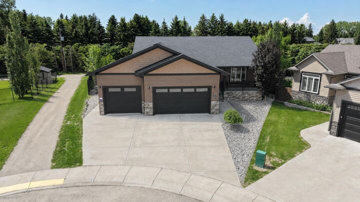 24 Vermont Close — photo 1