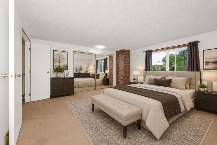 Property Photo:  78 Queen Anne Close SE  AB T2J 6E5 