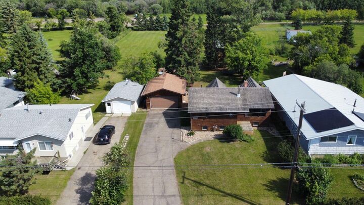 Property Photo:  10904 108 Avenue  AB T0H 1L0 