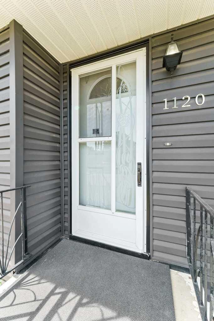 Property Photo:  1120 1 Avenue NE  AB T1A 5Z6 