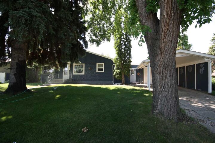Property Photo: 507 2 Avenue W AB T1R 0A9