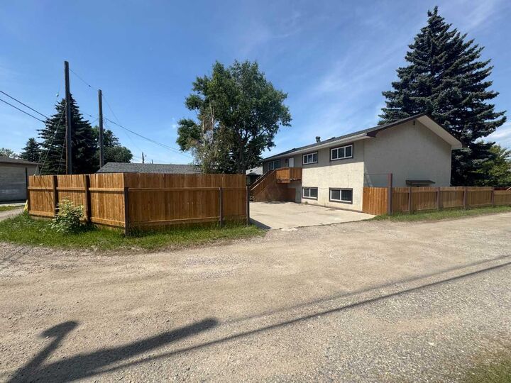 Property Photo:  3429 19 Avenue SE  AB T2B 0A6 