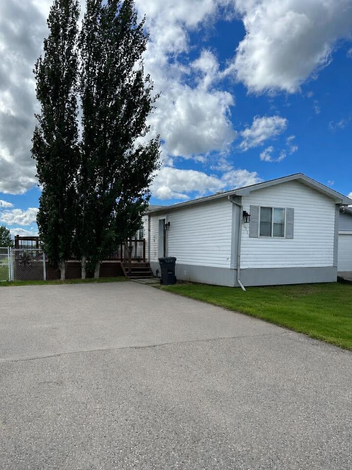 Property Photo: 625 Carley Close AB T8W 5K5