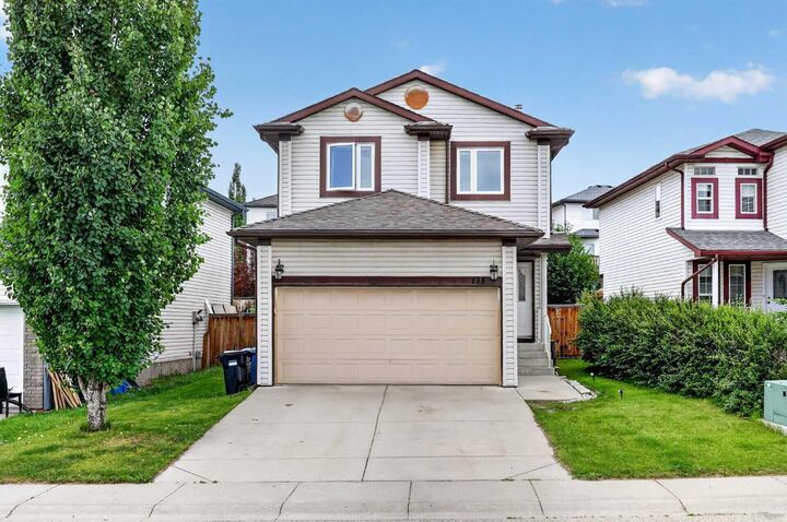 Property Photo:  138 Tuscarora Way NW  AB T3L 2H1 