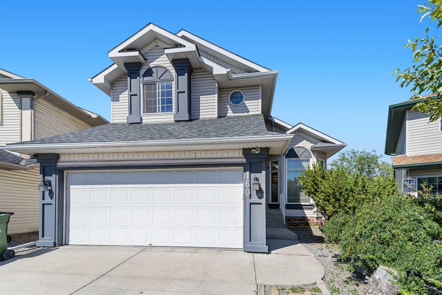 Property Photo:  160 Douglas Ridge Green SE  AB T2Z 2T3 