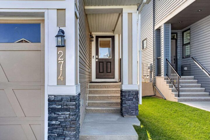 Property Photo:  274 Lucas Place NW  AB T2P 2E4 