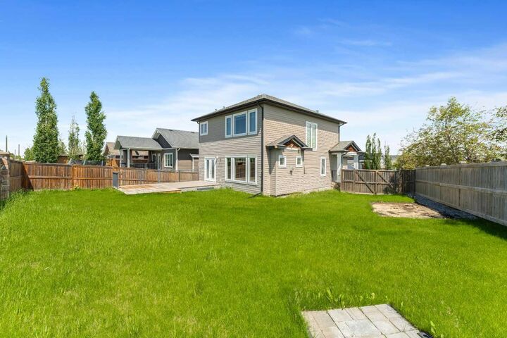 Property Photo:  1 Cole Way  AB T4S 0L6 