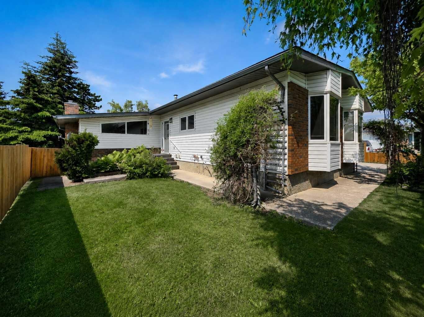Property Photo: 10730 Shand Avenue AB T0E 0Y0