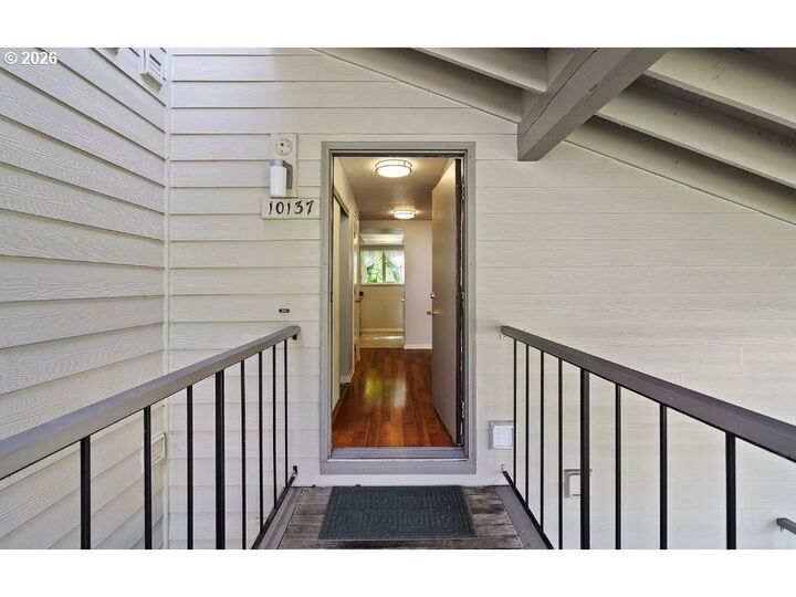 Property Photo:  10137 SW Trapper Ter  OR 97008 