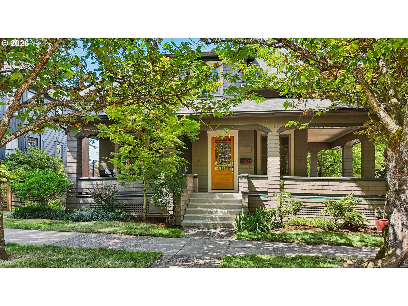 Property Photo:  2925 NW Raleigh St  OR 97210 